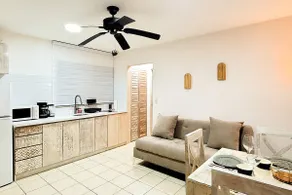 Stylish Corner Apartment with Patio near the Beach - Image 2