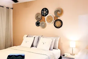 Stylish Corner Apartment with Patio near the Beach - Image 4