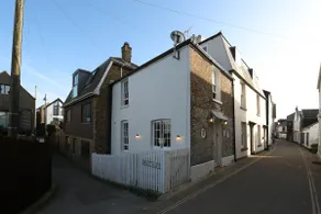 EightBells - Cosy Cottage by the Sea - Image 2