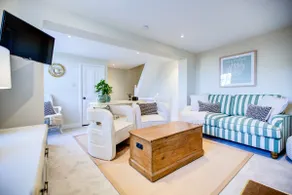 EightBells - Cosy Cottage by the Sea - Image 3