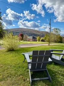 Hilltop Haven - Walk to town - Image 2