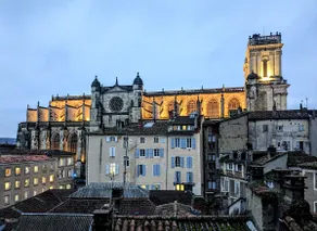 Apartment with Cathedral View - Image 2