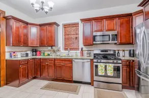 ​Charming & Spacious Retreat | 3BR, Parking for 2! - Image 3