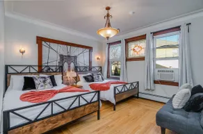 ​Charming & Spacious Retreat | 3BR, Parking for 2! - Image 2