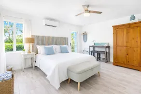 Studio by Lido Beach w heated pool - Image 4