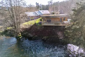 Otters Holt Riverside Retreat Hot Tub near Loch Tay - Image 5