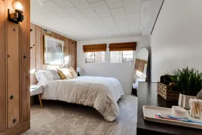 Olive’s Corner | Retro‑Modern Apt Near UO/Downtown - Image 4