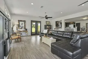 CozyCabin Private Lake Escape 25 min to Kyle Field - Image 3