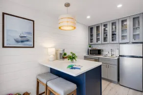 Cozy Lido Key Studio Steps to Beach & Kayaking - Image 3