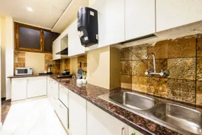Bright & Cozy 2BHK • Golf Course Rd - Image 4