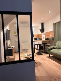Le York – Comfort, Convenience & A/C in the Heart of Vic - Image 2