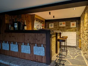 Le Chalet de la Hulle Maison privee avec sauna, jacuzzi et bar - Image 3