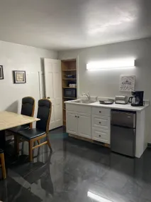 Cozy Apartment /w Garage - Image 2
