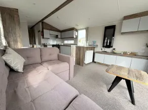 8 Berth Static Caravan at a relaxing FUN Resort - Image 4