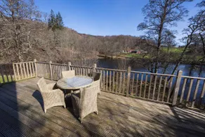 Riverbank- Glass-Fronted Riverside Stay -Hot Tub - Image 3