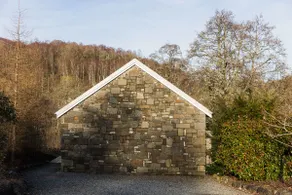 Riverbank- Glass-Fronted Riverside Stay -Hot Tub - Image 4