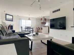 Shoreham Luxe Vibrant 4BR 2,5BA with Waterfront - Image 2
