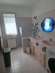 Apartment with garden in a villa - Image 3