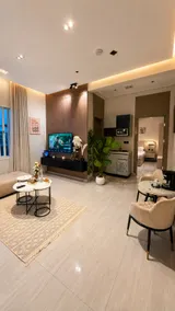 Elegant apartment with master bedroom and living room - Image 4