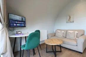 'Badger's Set' Luxury Glamping Hot Tub Pod - Image 4