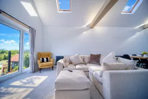 Amazing barn, hot tub, 10 min drive from the beach - Image 3