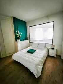 The apartment in the center. - Image 3