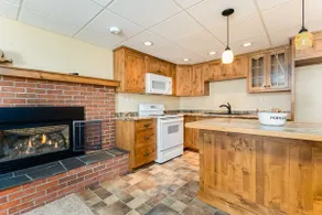 Lakeside+Patio+Fireplace+Sleeps 10| Hearth & Lake - Image 5