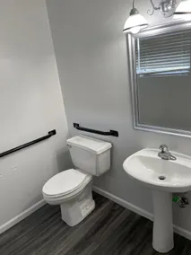 Modern 1king.2Queen1.5bath20 mins Polar Express - Image 4