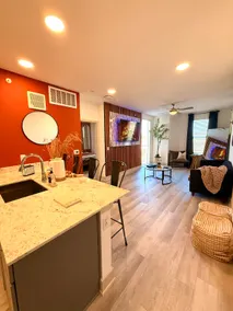 Luxury Apartment Conroe Downtown - Image 3