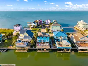 Waterfront Views| Beach Access| Kayak & Mini Golf - Image 4