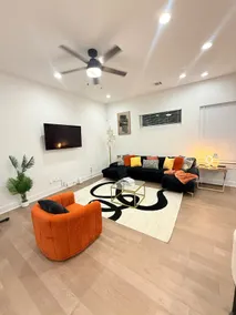 Bright & Stylish 3BR Modern Home for Family Group - Image 4