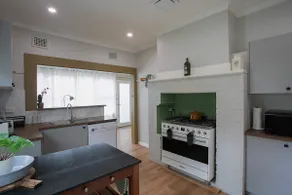 Stylish Renovated Cottage | Walk to Town - Image 3