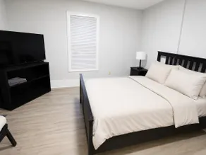 Home for Families | Sleeps 11 | 5 min Downtown - Image 4
