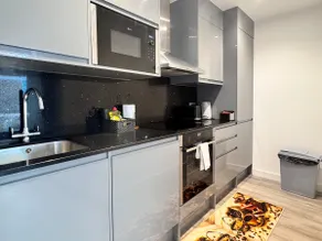 Spacious & Comfortable Apartment|Silbury Boulevard - Image 4