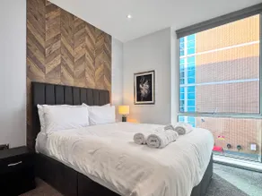 Spacious & Comfortable Apartment|Silbury Boulevard - Image 2