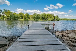 Lakehouse 4 season getaway with rail trail access! - Image 3