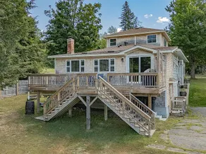 Lakehouse 4 season getaway with rail trail access! - Image 5
