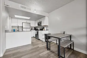 Modern 2BR Retreat Near Downtown Mesa - Image 5