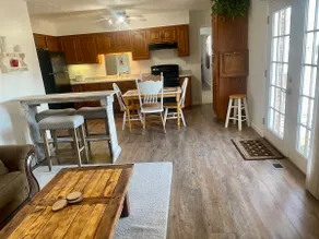 Cute brick new renov 3BR in quiet CtrGrove neighbo - Image 3