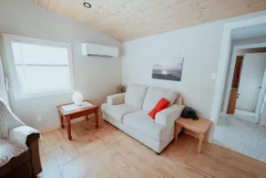 Cozy chalet 10-minute walk to Parlee beach - Image 2