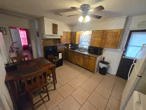 2 Bed Full House in Downtown Edinburg - Image 2