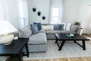 Modern 3BR 1.5BA steps from downtown - Image 2