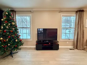 Renovated 4BR Home · Steps to UWaterloo Campus - Image 4