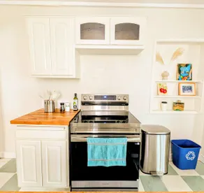 Elegant Linden Hills Home Family-Friendly Walk to Lake - Image 4