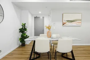 Modern 3-Bedroom Apartment Near Airport & Train - Image 2