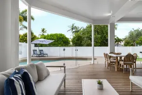 Helm Haven Noosa, poolside paradise found. - Image 3
