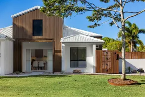 Helm Haven Noosa, poolside paradise found. - Image 4