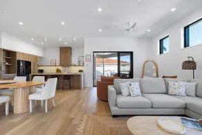 Helm Haven Noosa, poolside paradise found. - Image 2
