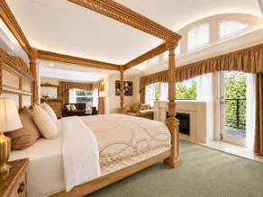 Luxury W Side Estate | Garden & Pond | 5 Min to DT - Image 3