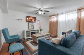 Modern 2BR Near Pearson w/ Free Parking - Image 2